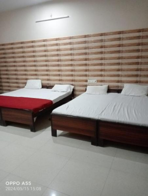 priyakant zoo sadan vrindavan home stay